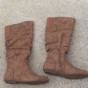 Comfy stylish brown boots